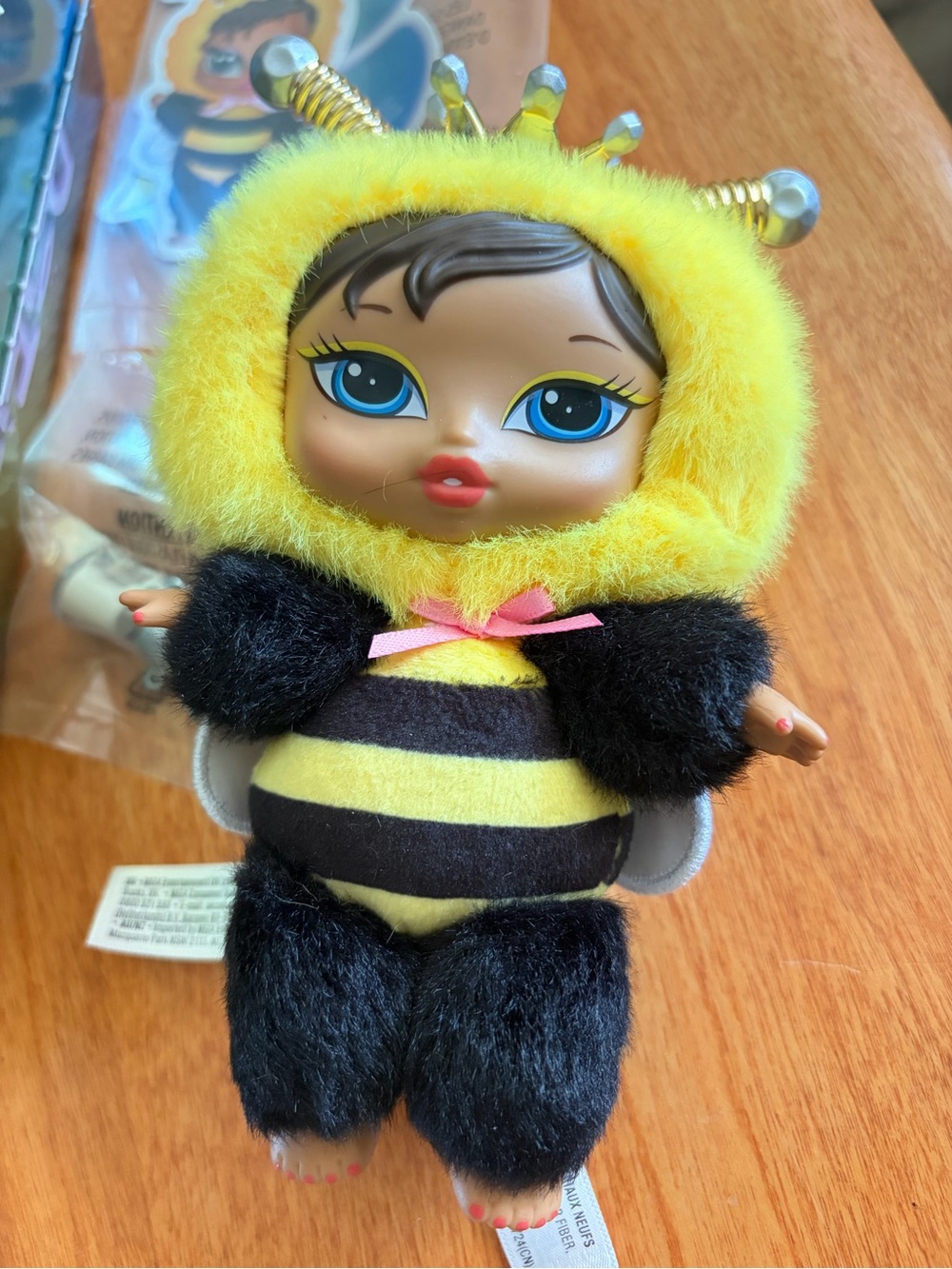New Release Bratziez Besties Queen Bee 🐝 (Nevra) (Opened box) - Picture 2 of 5